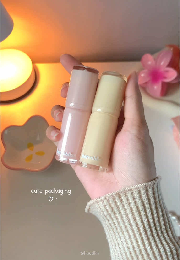 suka bgt sama warna dari ph color changing nyaaa bikin bibir keliatan pink sehat plumpy😭💗 🍧 #lipbalm #lipproducts #lipbalmrecommendation #lipcare #lipcareproducts #lipcareroutine #lipcaretips #recomendation 