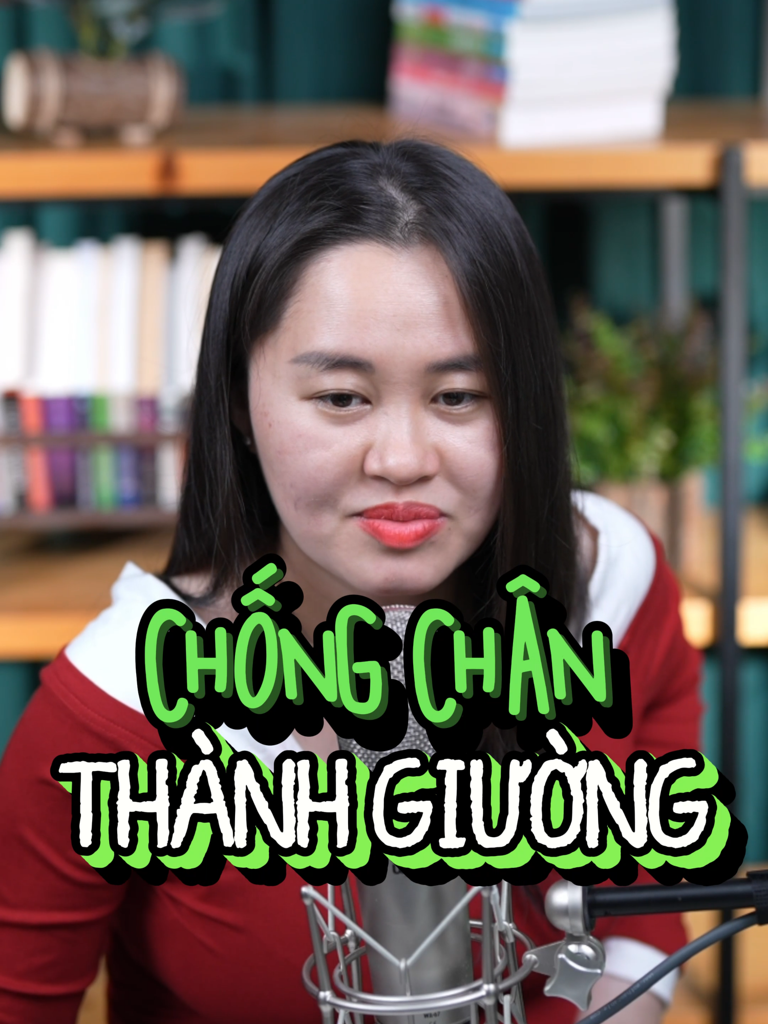 Chống chân lên thành giường