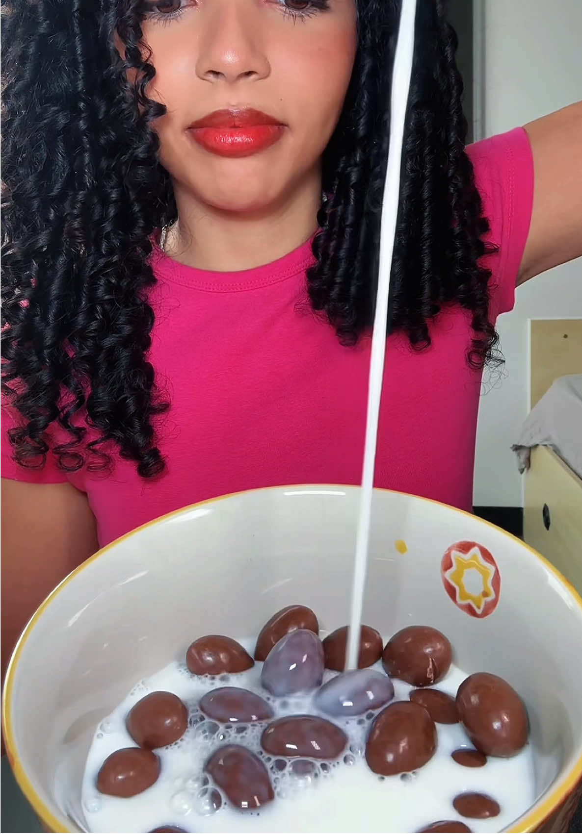 Kinder bueno bon Bon cereal #chocolatecereal #kinderbonbon #kinderchocolate #mukbangeatingshow #eatwithyazyum 