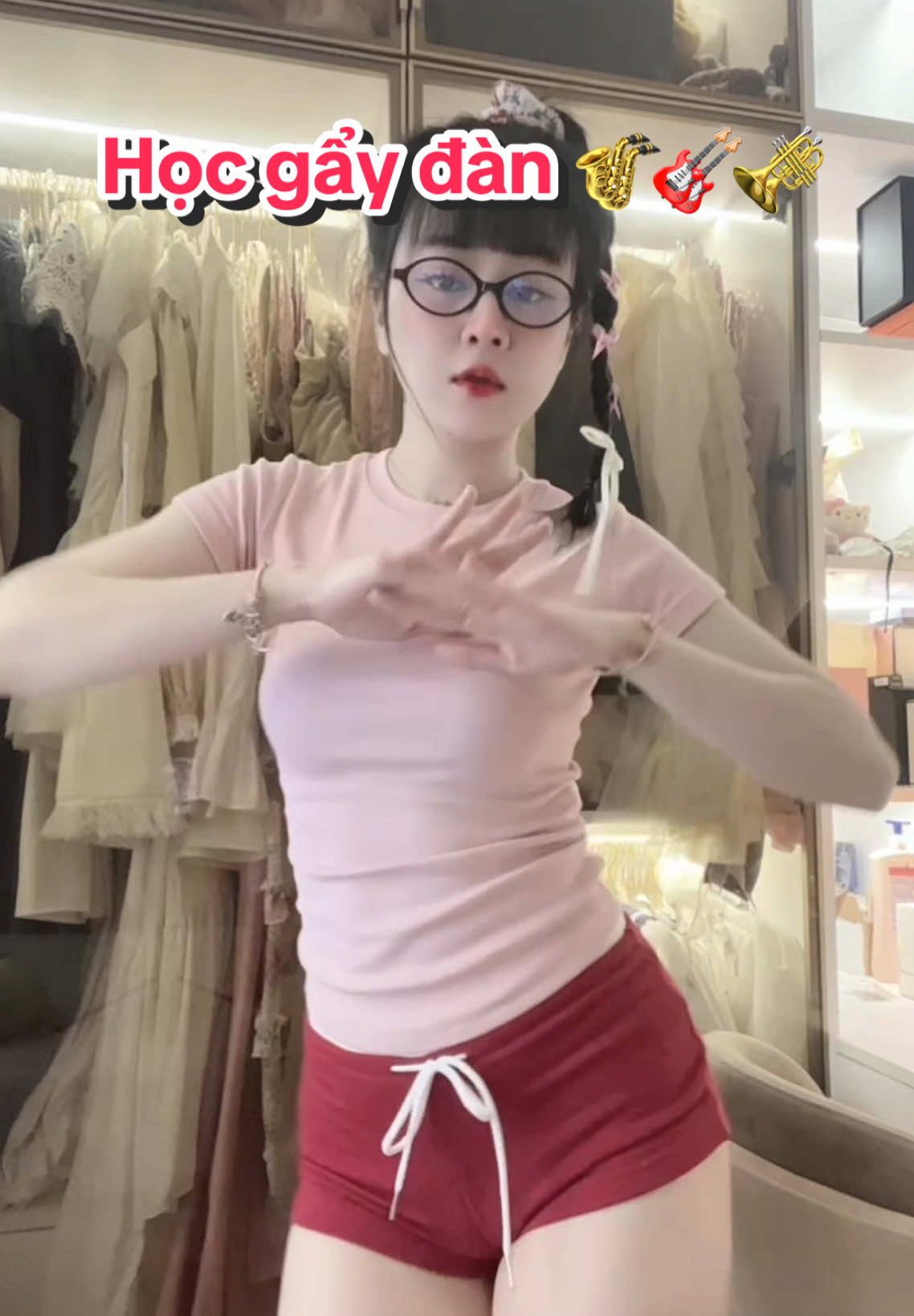 Gẩy đàn nào anh ơi  🎸🎷🎺 🤣🤣🤣 #cute #xuhuong #trending #duet #foryou #fypシ゚viral #netflix #ước_lên_xu_hướng #haihuocvuinhon #girls #body #dance #dancewithpubgm #dancer #dancechallenge #body #bodypositivity #gym #GymTok #Love #usa🇺🇸 #usa_tiktok 