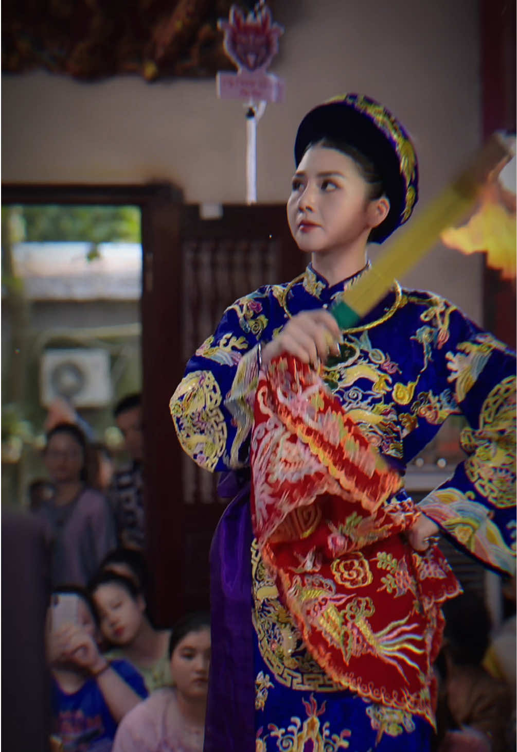 Quan tuần vạn phép muôn linh, quyền ông cai quản thiên binh nhà trời.          #khoivideographer #haudongvietnam #netdephaudong 
