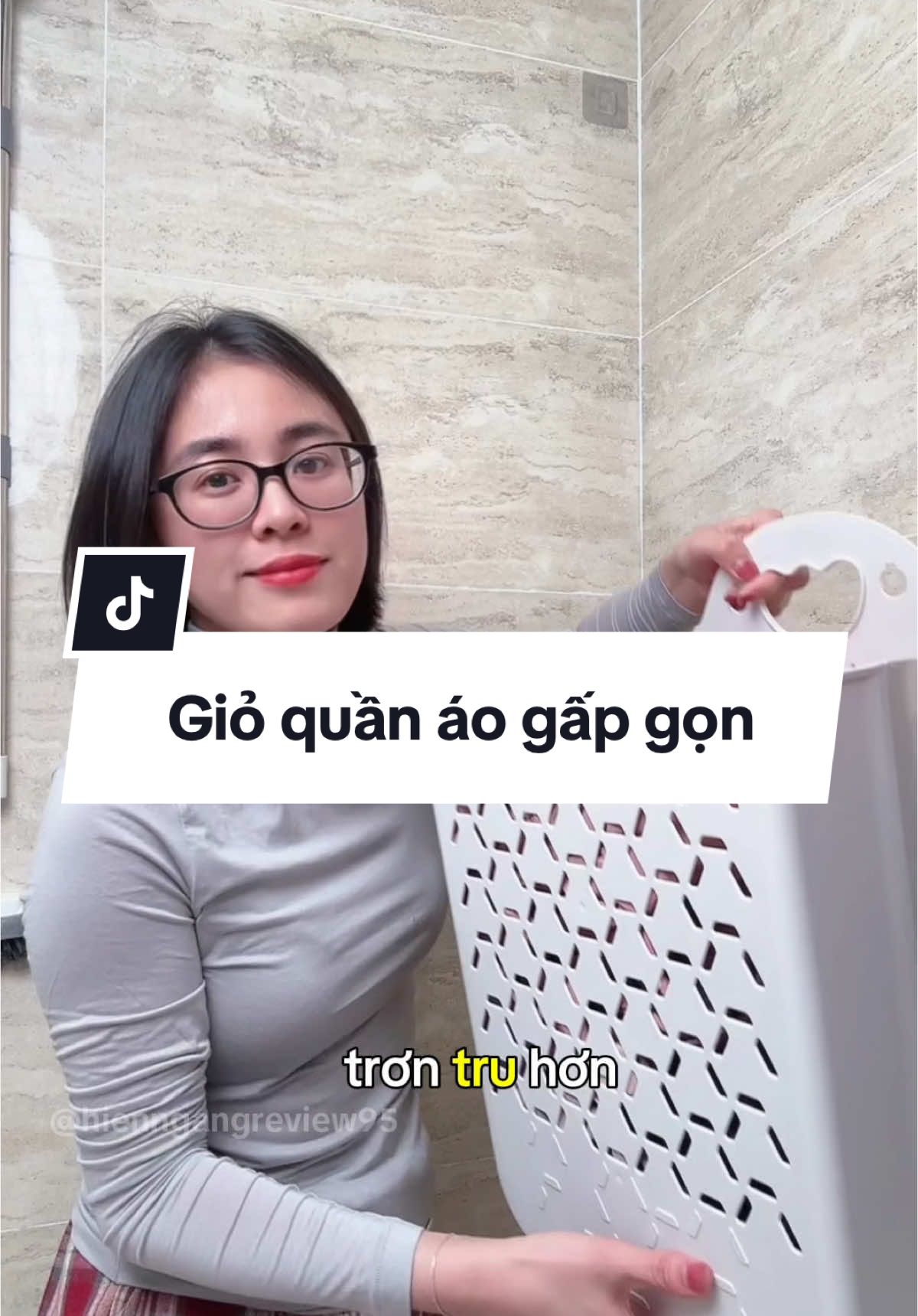 Nhà tắm chật chội thì cái giỏ đựng quần áo treo tường gấp gọn này là quá hợp lý #giodungquanaoban #giodungquanaotreotuong #giodungquanaogapgon #giodungquanaobantreotuong #review #hienngangreview✅ #xuhuong #viral 