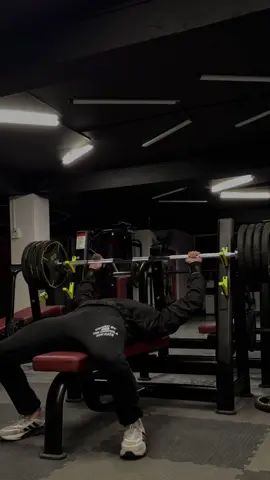 100KG bench press 💯 #fitnessfreak💀 #mohsinfitness💀 #support 