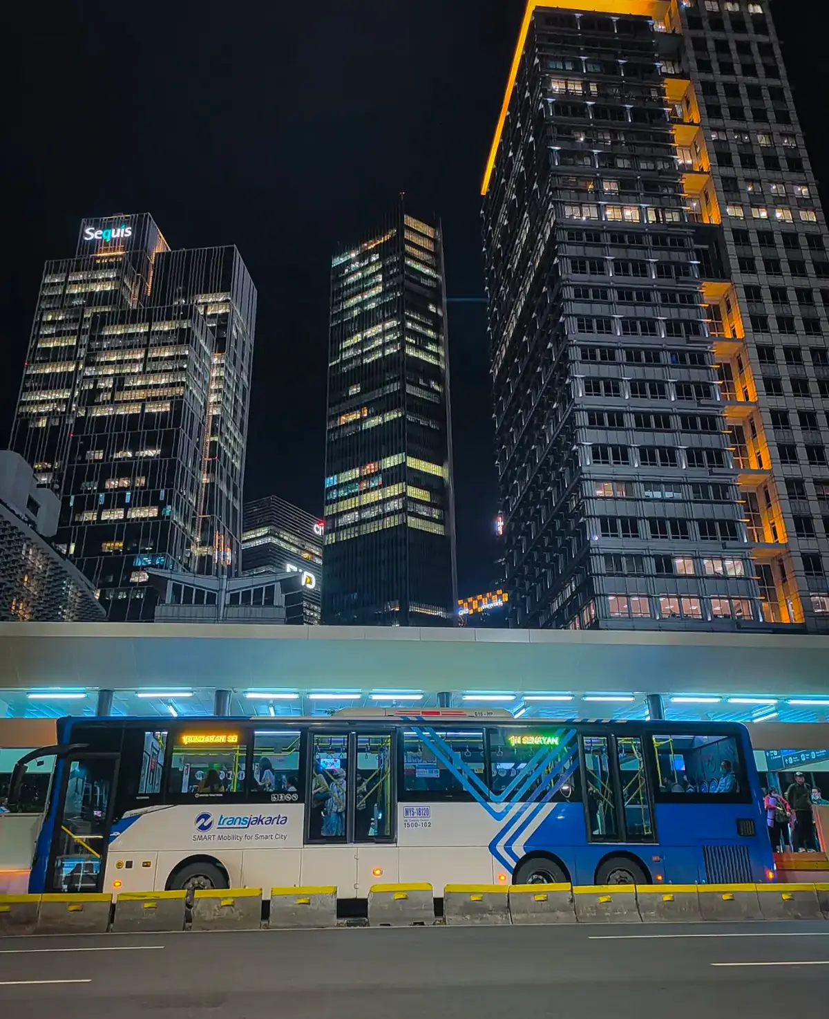 pemandangan yg indah😍📸🌃 #cityview  #citylights  #jakarta  #explorejakarta  #placetogojakarta  #metropolitan  #motretjakarta  #jakartavibes  #jakartanight  #jakartaspot 
