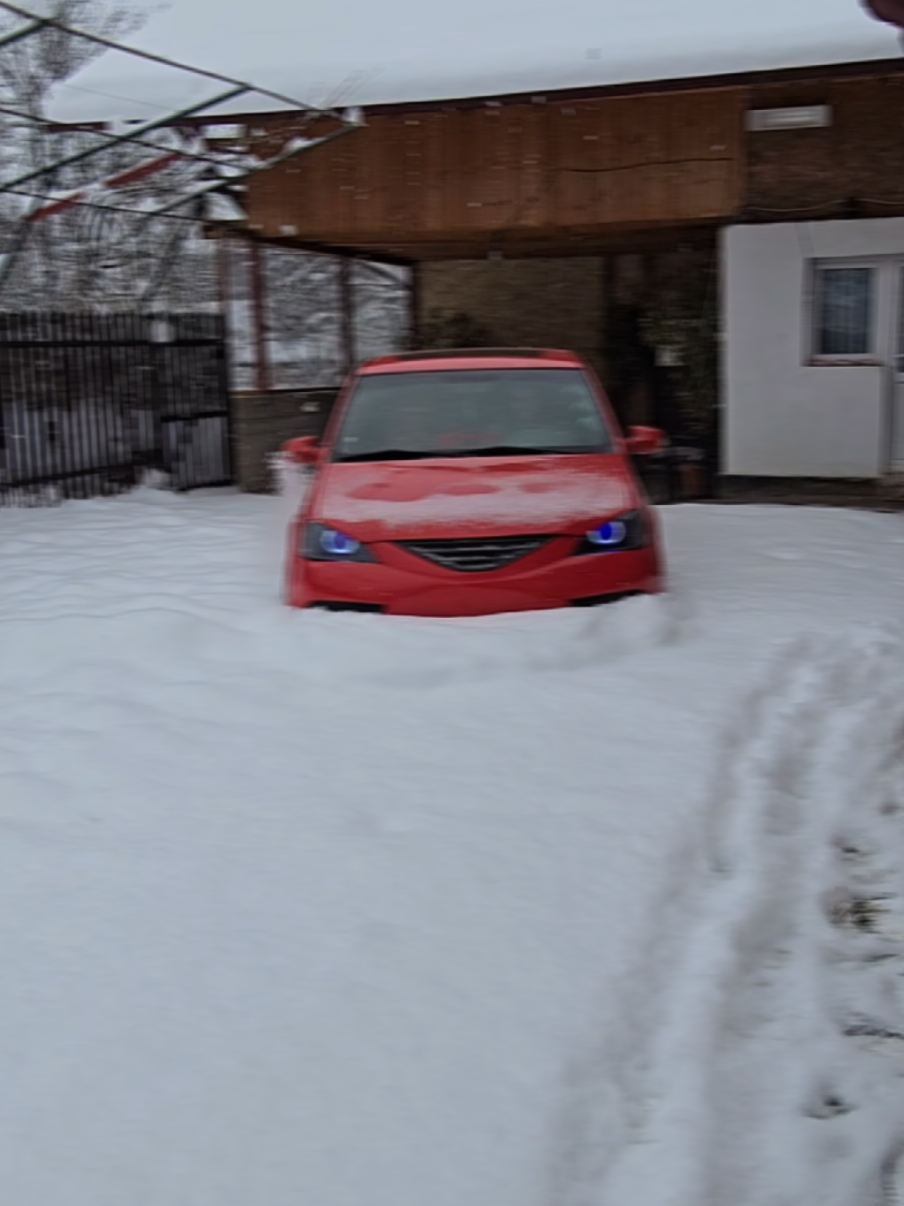 e buna si ea la ceva...daca aveti nevoie de ajutor astept mesajul vostru😂😂 #inchiriezplug #partiee 