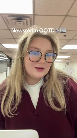 busy day in the newsroom! #fyp #foryou #foryoupage #foryourpage #dayinmylife #collegelife #newsanchor #newsroom #journalism #journalist #OOTD #outfit #outfitinspo #outfitoftheday 
