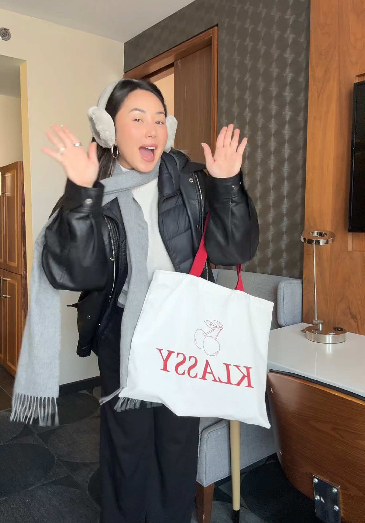 Bundled up!! Going to Magic Tradeshow to expand @Klassy Network into wholesale today!#winteroutfit #OOTD #fashion #businessowner 