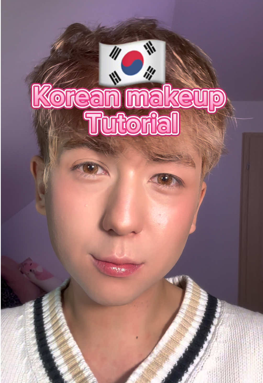 Robiłem go pierwszy raz i starałem się zrobić najlepszy research jaki umiałem, więc chętnie usłyszę sugestie🩷 . . . Produkty: Krem z filtrem: @Holika Holika Polska aloe soothing essence Krem BB: @Missha US choboyang bb cream Korektor: @rimmellondon the multitasker  Konturowanie: @NYX Cosmetics Polska wonder stick  + @Lamel Poland 🇵🇱 blush & contour palette  Róż: @Bell Hypoallergenic x RLM duo mousse blush + @Makeup Revolution Polska blusher realoded  Brwi: @NYX Professional Makeup thick it stick it  Cienie: @Kylie Cosmetics   Usta: @RimmelLondonPL lasting mega matte + lip oil  . . . #makeup #makeupboy #sajgoneczki #asia #vietnam