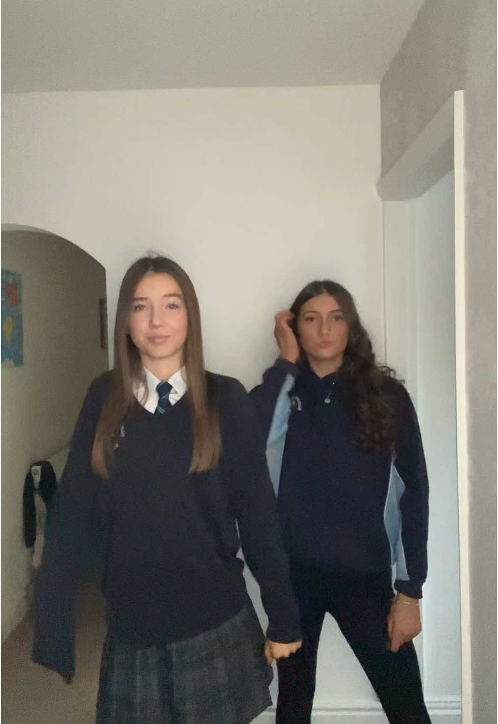 who’s not at school this week? #paperplanes #dance #noschool #fyp #foryoupagе #viral #bestfriend #dancetok #viral_video #blowup? 