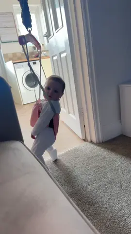 She loves her new jumper🤣 #foryoupage❤️❤️ #jump #jumparound #babyjumper #funny #fyppppppppppppppppppppppp #fyp #baby #babytok #lol #trending #doorjumper 