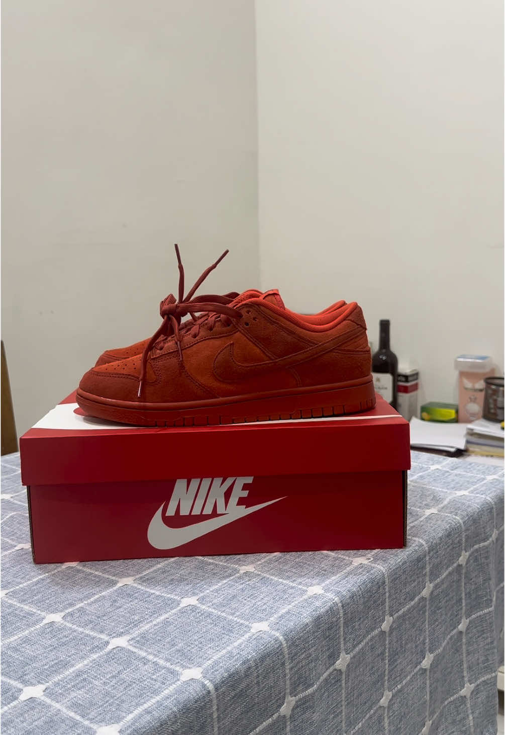 On est totalement fans de la Nike Dunk Low SE Picante Red, et vous ? ❤️  Pour commander, contactez-nous dès maintenant ! 📞: (+225) 0777713607