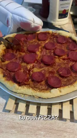 Pizza caseira 🍕♥️ #pageforyou #fyp #vira #receita