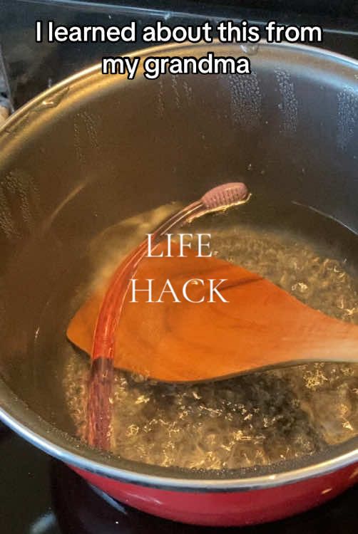 You definitely need to try this! 💪 👍 🤩 ✨  #toothbrush #atomi #hacks #reuse #craft #recycle #lifehacks #momhacks #useful  This idea of reusing old things will amaze you!