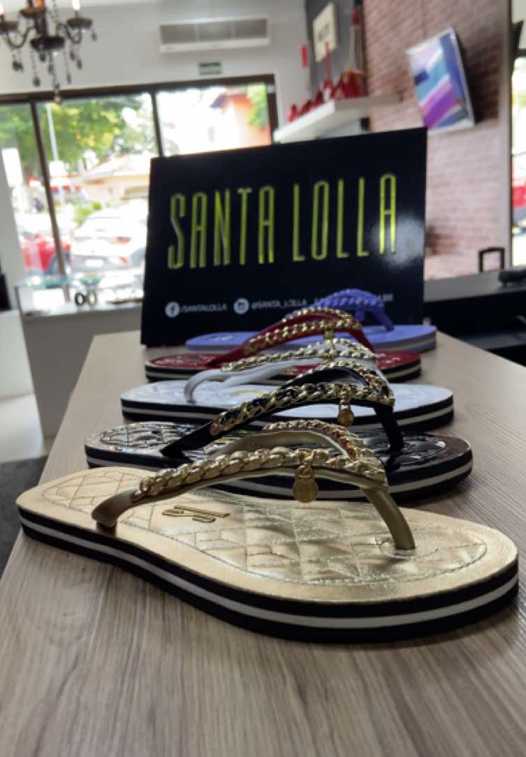 Com esse verão, nada melhor que um chinelinho flop flop para te acompanhar! 🩴😍  . . #chinelo #santalolla #flipflop #lburc #santalollaoficial #vendastiktok #foryoupage #foruyou #lojaonline 