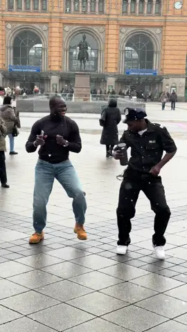 Human is human #dancer #dancechallenge #2025 @dfaguimba 