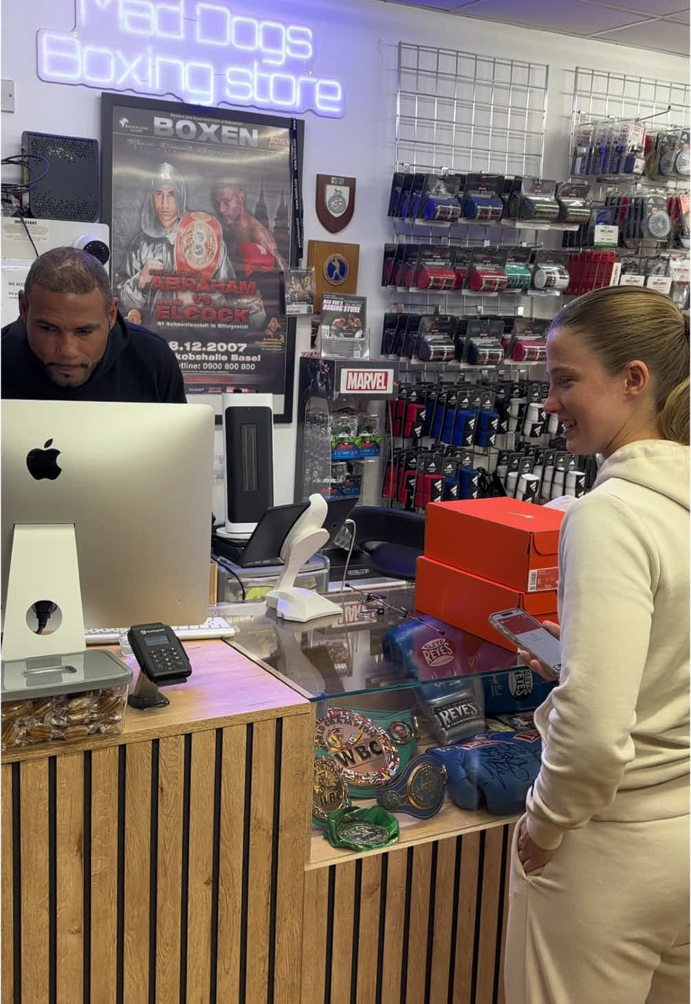 Mad Dogs Boxing Special Visit! 🥊🔥 Great to have my former promoter Mick Hennessy drop by the store with his son, pro boxer Michael Hennessy Jnr, and the talented, unbeaten Francesca Hennessy! 🏆💥 She came in for one pair of fresh Nike boots but loved them so much she had to grab the other color too! 👟👊 We had a great chat about her big upcoming fight on the all-female card at the famous Royal Albert Hall—a massive stage for a rising star! ⭐️🥊 Plus, plenty of boxing talk, past and present, with her coach, former champ Bradley Skeet, who I’ve known since my training days in London. Francesca also treated herself to the new colorway in the Kronk tracksuit—serious style to go with her skills! 🔥💛 Big things coming from this team—watch this space! 🚀 #MadDogsBoxing #FrancescaHennessy #MichaelHennessyJnr #MickHennessy #BradleySkeet #NikeBoxing #Unbeaten #RisingStar #BoxingFamily #RoyalAlbertHall #KronkStyle #FYP #fyp #foryouu #🥊 #birmingham #UK #brum #boxingshop #maddog #suttoncoldfield #pro #hennessysports 