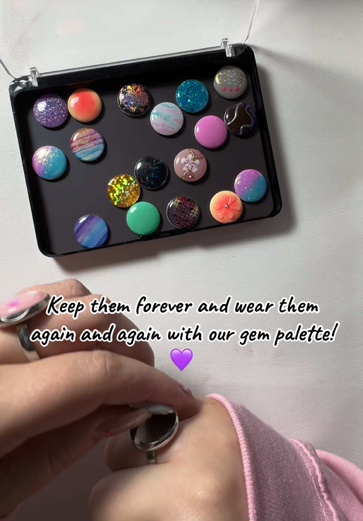 Keep a catalogue of all your old nail designs! #reusablebeauty #nailart #interchangeablejewellery #whatsyourfavorite #ring #asmr 