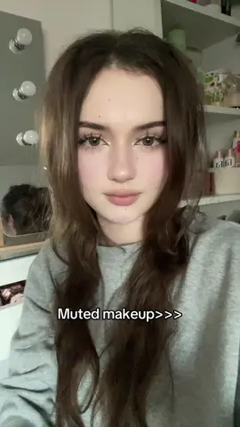 My favorite everyday makeup 💖 #mutedcolors #muted #douyin #douyinmakeup #makeup #glitter #cmakeup #glittermakeup #foryou #fyp #viral #viralvideo #trending #kbeauty #koreanmakeup 
