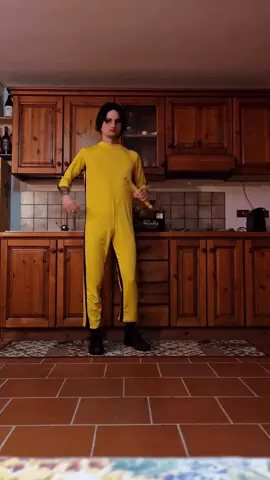 Prove cosplay Bruce Lee💪🏼💪🏼💪🏼 #brucelee #martialarts #nunchaku  #enterthedragon #yellowsuit #sidekick #frontkick #training #cosplay #italiancosplay #cosplayer 