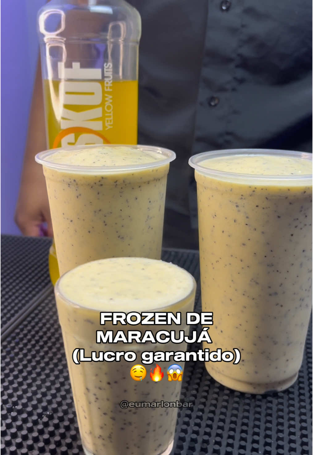 Frozen de Maracujá (+Vodka) 🤤🔥 Clique no link da bio para ter acesso ao Guia Secreto! 🍹🔥 Ingredientes: • gelo • ⁠2 maracujá • ⁠100ml de leite condensado • ⁠100ml de vodka • ⁠2 limões JÁ MANDA PRA QUEM VAI BEBER ESSE COM VOCÊ! #drinksfaceis #frozen #copao