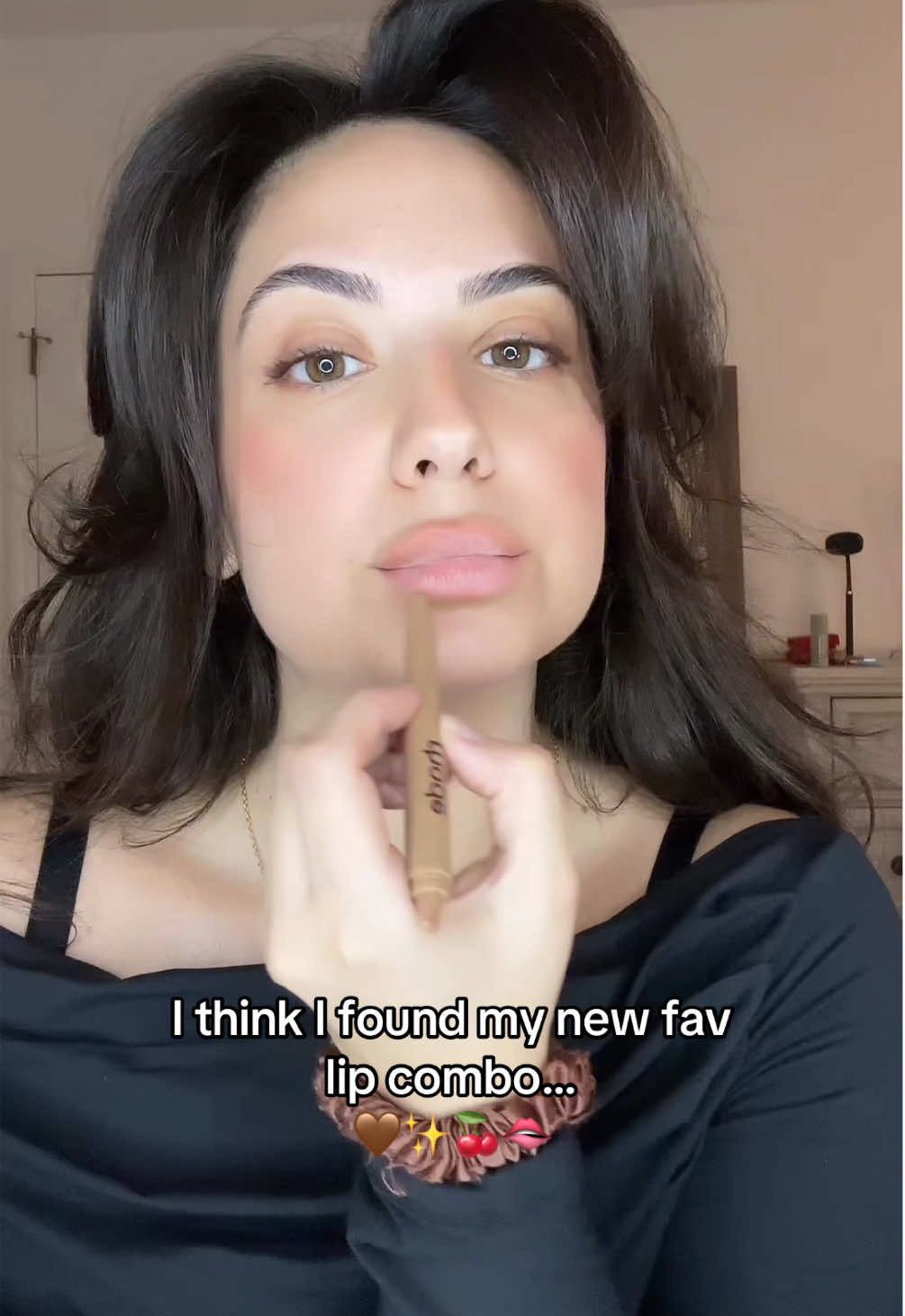 My new fav lip combo!! Love a nude lip🤎🫦 @rhode skin peptide lip shape set in bend🫶🏻🫦 @Diorbeauty rouge lipstick in 200 nude touch @Kaja Beauty plumping glass lip oil cherry cola 🫶🏻 #lipcombo #haileybieber #justinbieber #MakeupRoutine #datenight #lipstick #peptideliptreatment #rhodeskin #rhode #dior #diorbeauty #kajabeauty #sephora #girlhood #girltok #girlythings #girlytok #cleanbeauty #curved #grwm #getreadywithme #MakeupRoutine #fyp #foryou #foryoupage  @sephora @Dyson USA @Hailey Bieber @Minimalist Avenue INC 