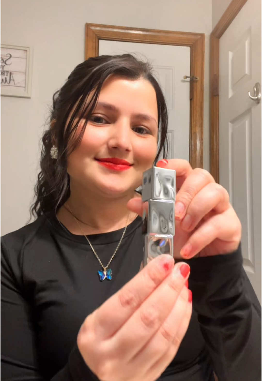 #lipbalm #glossylips #lipgloss #moistureskincare #TikTokShop #contentcreator #fyp #fy #trending #tiktoker #tiktokmademebuyit #tiktokshopfinds #tiktok #foryoupage 