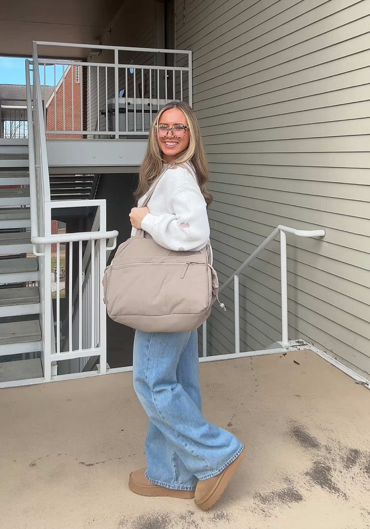 Everyday duffel bag!! @BAGSMART 🤩🫶🏼 this bag is a need!!! So versatile! Perfect for school, work, the gym, travel! So many pockets & comes with a crossbody strap!! + it comes in multiple colors!!! 🤍 absolutely obsessed!! #bagsmart #bagsmarttotebag #bagsmartspacesaver #bagsmartbags #bag #tote #duffel #crossbody #purse #college #nurse #nursing #work #travel #OOTD #outfit #school #duffelbag 