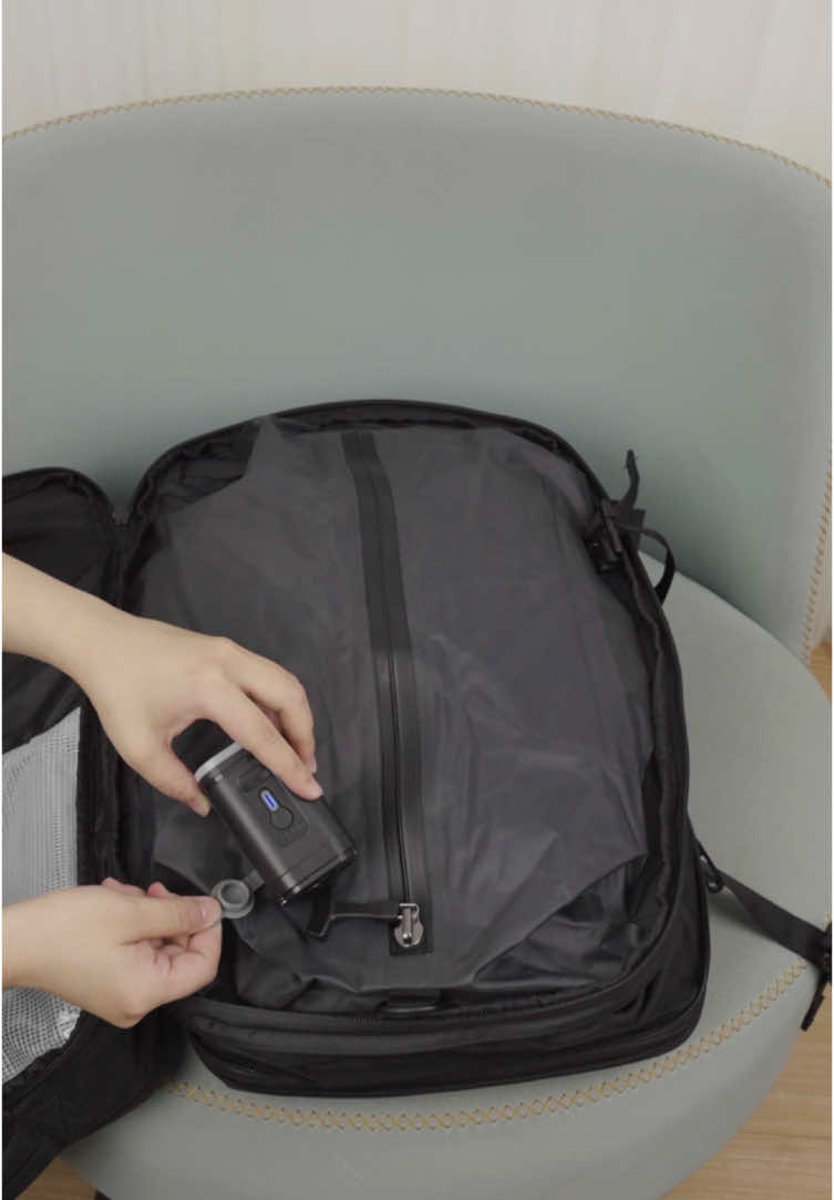 A bag like a luggage. Super ultra-large capacity😍#fyp #fypage #backpack #vacuumbag #vacuumcompression #vacuumcompression #storagegadget #smarttravel #laptopbag #antitheftbackpack #travelessentials #multifunctionbackpack #camp #largecapacitybackpack 
