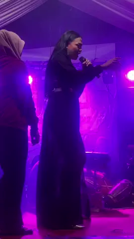 Biduan cantik penuh pesona @Cili famela  #gerengsengkeun #radjataentertainment #fyp #hiburanviral #dangdutgarut #dangduttiktok #biduancantik #indraradjata 