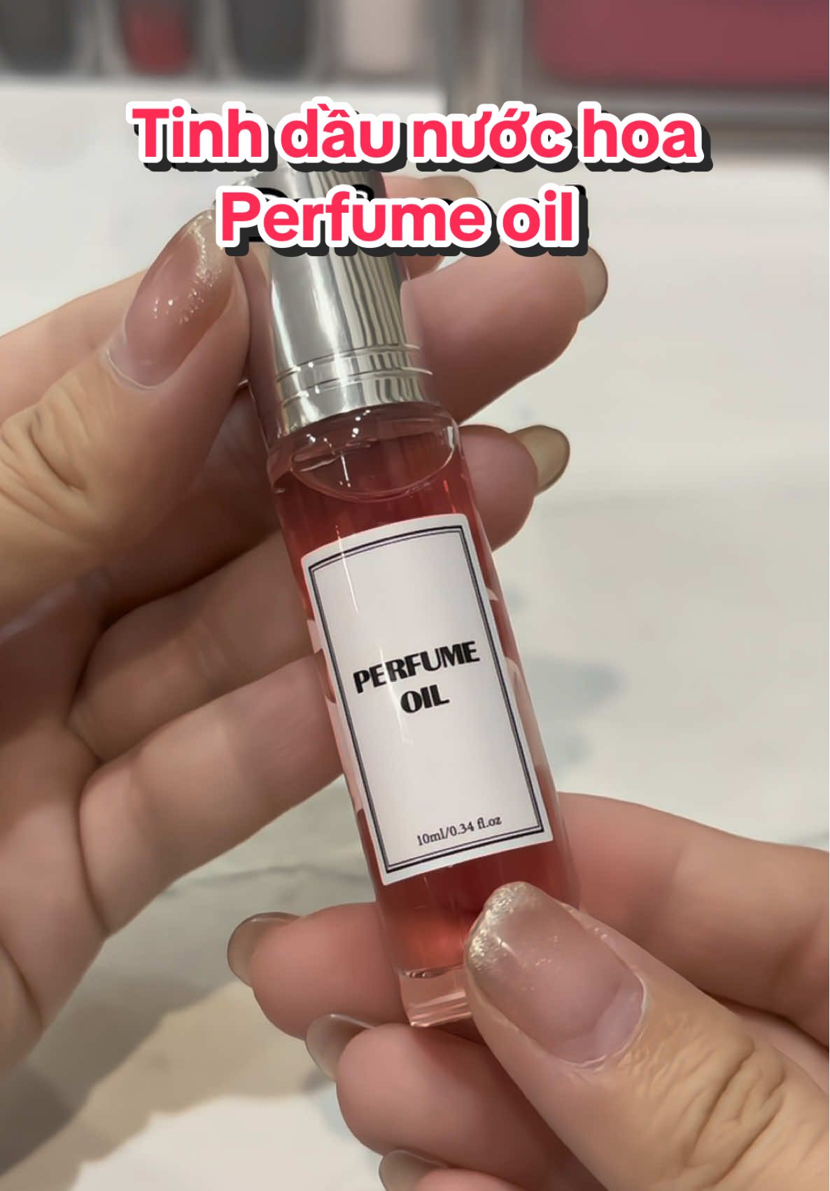 Một em nước hoa thanh lăn chiết xuất từ hoa và trái cây. Dành cho mấy nàng thích ngọt ngào 🥰🥰 #nuochoalan #tinhdaunuochoa #nuochoanu #thanhlannuochoatinhdau #chit93review #xuhuong 