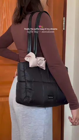 brb gonna get all the colors of this bag 🥹💫 #bag #pufferbag #totebag #totebagaesthetic #largecapacitybag #everydaybag #blackbag #fyp #trending #viral 