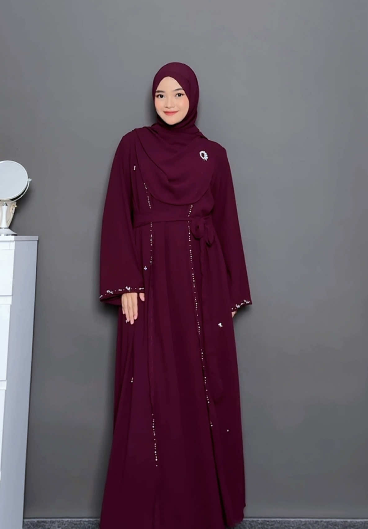 SAVE !! Masyaallah perut bumil yg mau 7 bulan ini gak keliatan sama sekali kalo pake Abaya, secantik itu emang 🥹😆  Info order cek ke @ELHAINDONESIA  #outfits #ootdstyle #racunoutfit #outfithangout  #ootdfashion #outfitlebaran #lebaran2025 #ramadhan2025 #dresslebaran