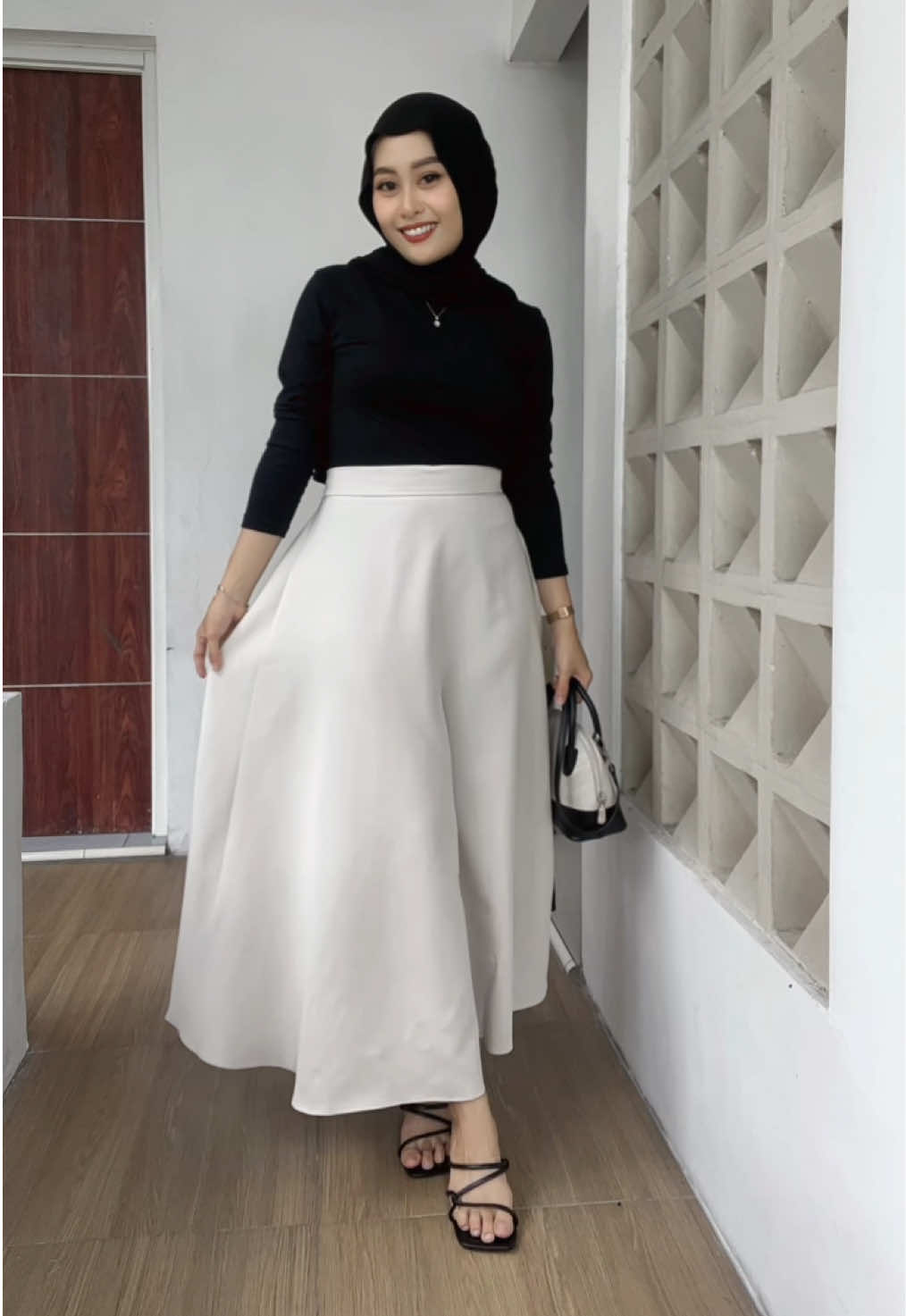 Nyesel kenapa baru taunya sekarang 😮‍💨 ternyata cakep uga pake rok flare gini 🙃 #fyp #rokflare #rokfuji #maxiskirt #severlifujiskirt #midiskirt 