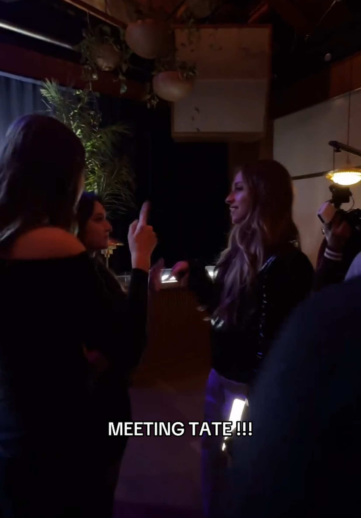 @tate mcrae SO blown away by you and your music🫶💗 The way i would do anything for all the footage of this convo omg @t8 hq #tatemcrae #tatertots #t8hq #soclosetowhat #misspossessivetour #album #spotify #tatemcraetour 