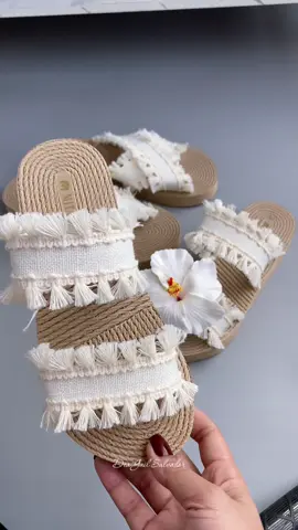 #beachsandals #beachslippers #beachoutfit #beachwear #sandalsforbeach 