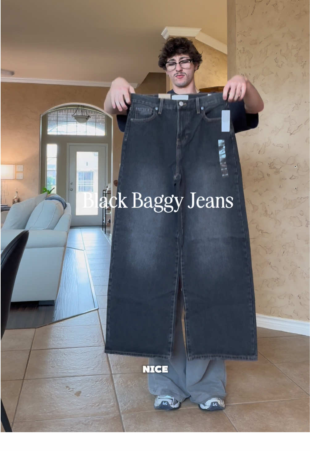 Super Affordable Black Baggy Jeans Under $50!  #mensoutfitinspo #mensfashion #affordablejeans #baggyjeans 