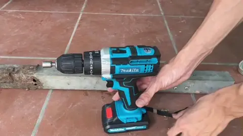 Máy khoan 3 chức năng nhỏ gọn tiện dụng#makita #khoanpincamtay #xuhuongtiktok #khoanbanvit 