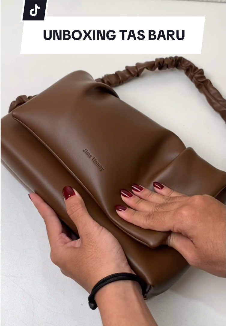 Tas gaya baru 2025 elegan dan classic bikin penampilan tambah stylish! 💞✨  #angiebagjimshoney #tasselempang #Jimshoneysurabayastore  #RamadanEkstraSeru #WIBGajian #BeliLokal -orv