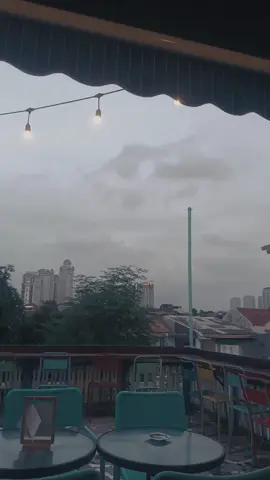 Coffe Shop Jakarta dan Foto Randomnya #fyp #coffeshop #coffeeshopjakarta #jakarta  #metropolitan #jktgo #placetogo #placetovisit  #climbupcoffee #jakartabarat #CapCut #fyppppppppppppppppppppppp 