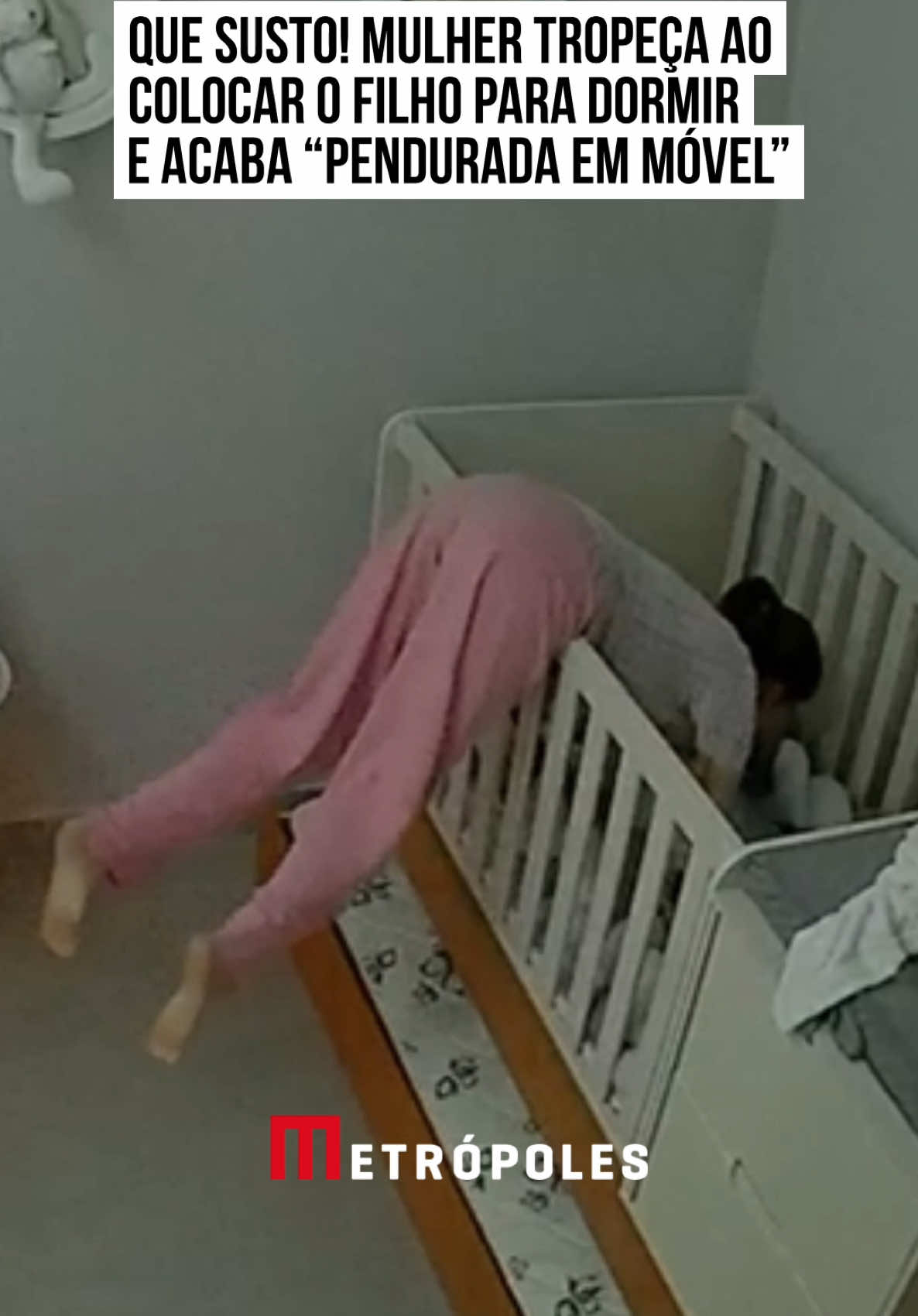 😅😂 Um vídeo que está circulando nas redes sociais mostra um momento inusitado vivido por Nayara Batista. Ao tentar ajeitar o filho no #berço, ela acabou se desequilibrando e ficou parcialmente pendurada dentro do móvel. Para completar, o barulho da “#acrobacia” acordou a #criança, frustrando totalmente a 