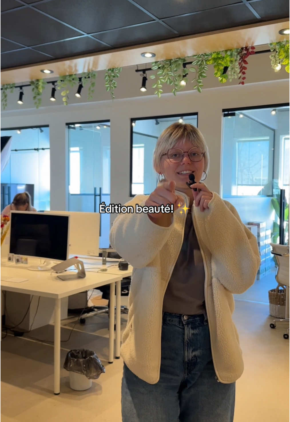 Quelques marques qui collaborent avec des micro-influenceurs: édition beauté! ✨🤳 @Caudalie @Dans un Jardin @BKIND @Karine Joncas Cosmétiques 🇨🇦 @omylaboratoires 🇨🇦 @Sans-Facon Cosmétiques @Rare Beauty @Clarins Official  @Lindé @Juliette Lemay  #marketing #createurdecontenu #influenceur #agencylife #montreal #socialmedia #mtltiktok 