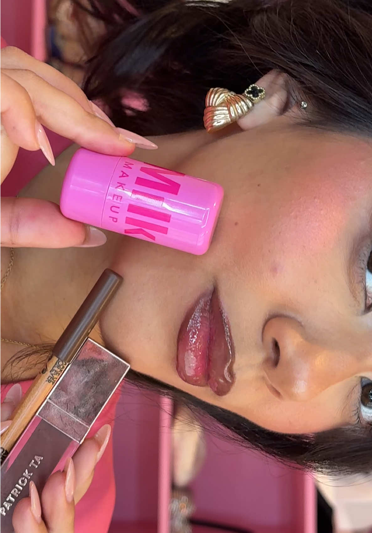 My new fav lip combo 🍒💋  @milkmakeup jelly tint blush + lip stain in burst @makeupforever lip liner in limitless brown @Patrick Ta Beauty plumping gloss in obviously #lipcombo #liveyourlook #milkmakeuppartner #jellytint