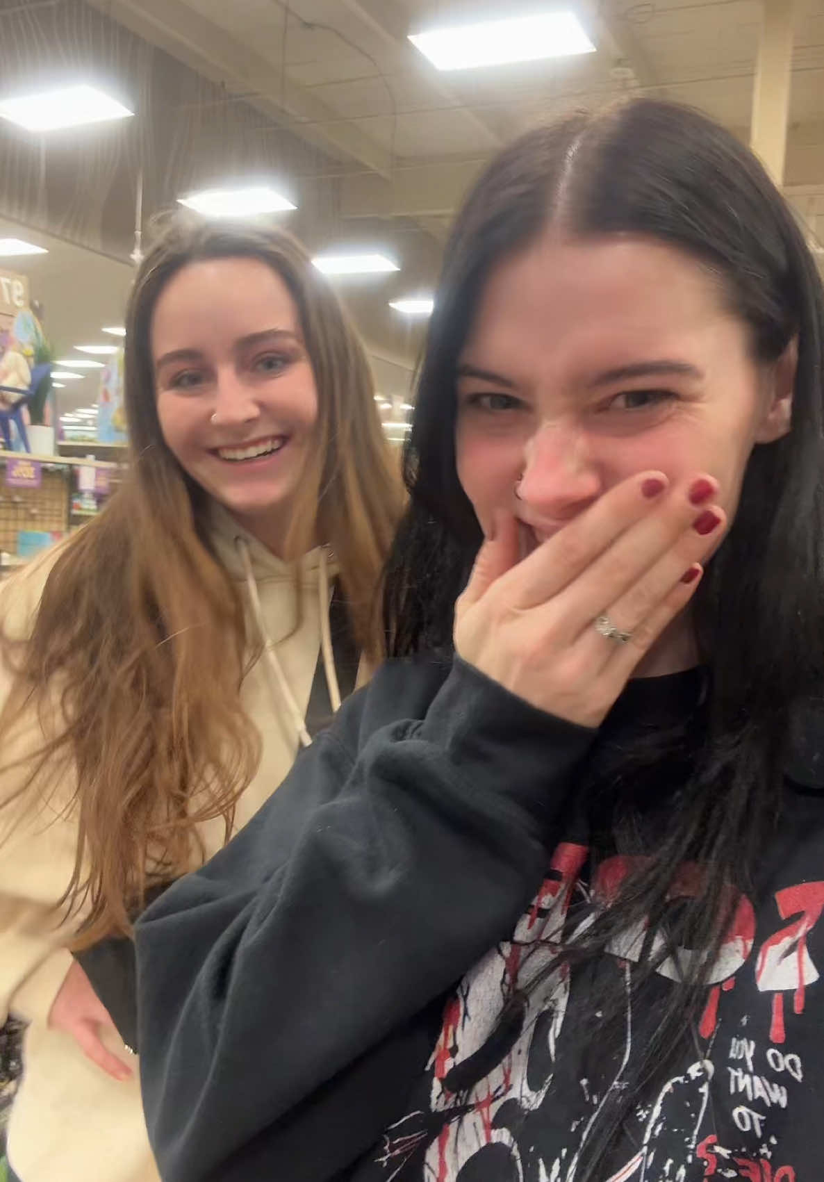 It makes me so happy when you guys say hi when you see me even when I look like a bum 😂❤️❤️@nnn_icolette you are so sweet it was so nice to meet you!! 