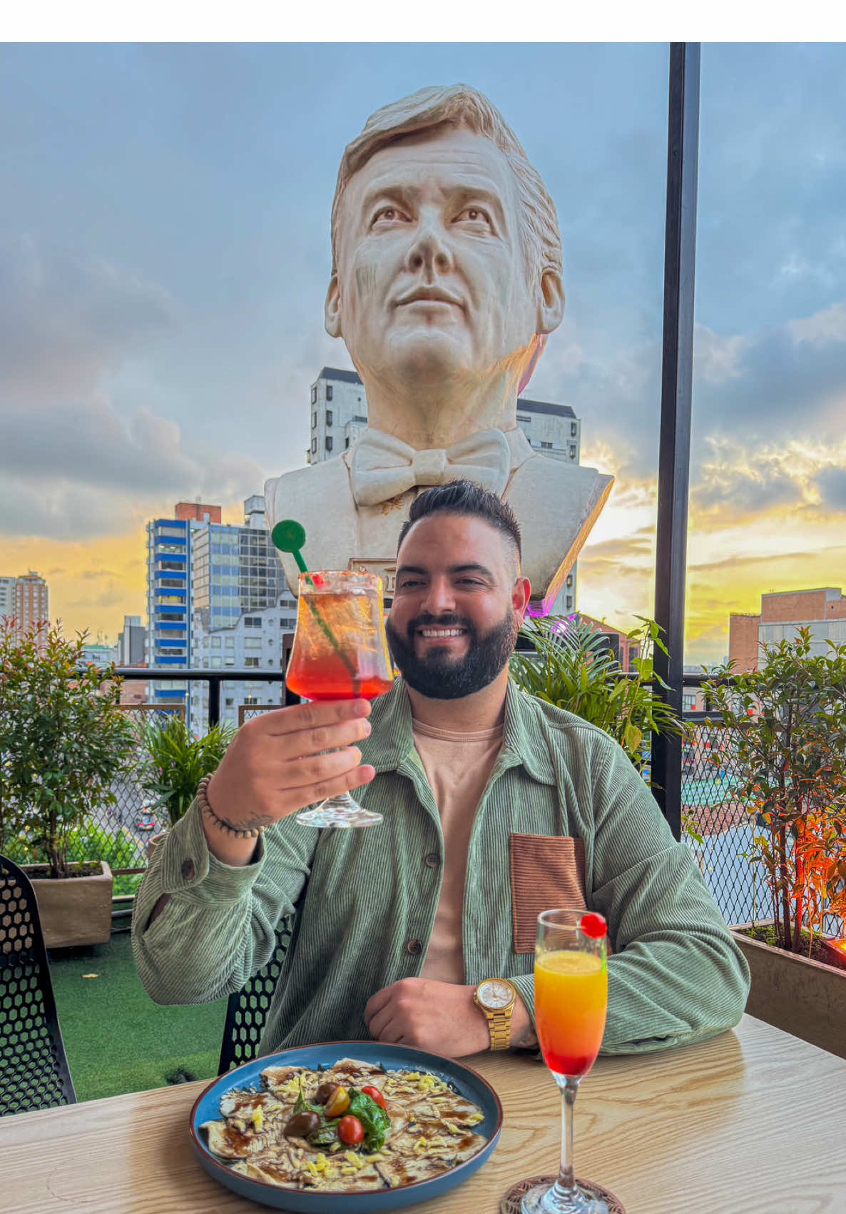 Rooftop con platos desde $20.000 pesos🤑 ⭐️Nombre: EL DON 📍Dirección: Calle 59 #6-36 🏙️Ciudad: Bogotá / Chapinero 📞Teléfono del Restaurante: +57 317 667 2552 #diegolesrecomienda #rooftop #restaurantes #comidagourmet 