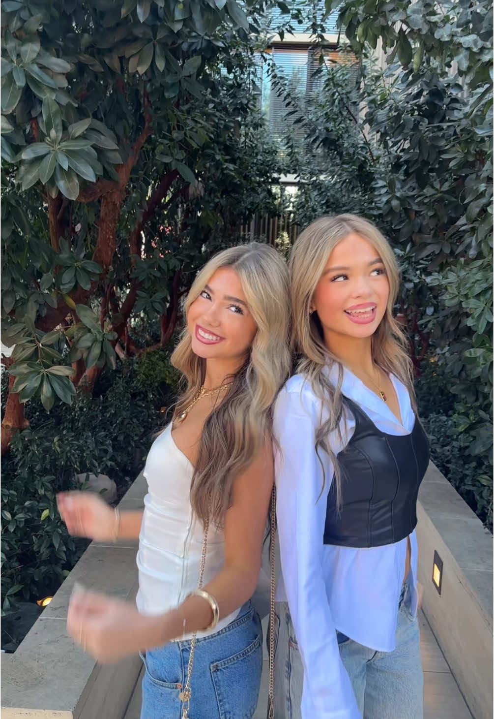 Twin @preslee #fyp #foryoupage #foryou #blowthisupp #viral #lipsync #sounds #soundstouse #audiostouse #audiogirl #twin  #outfitinspo #outfitideas #outfit #outfits 