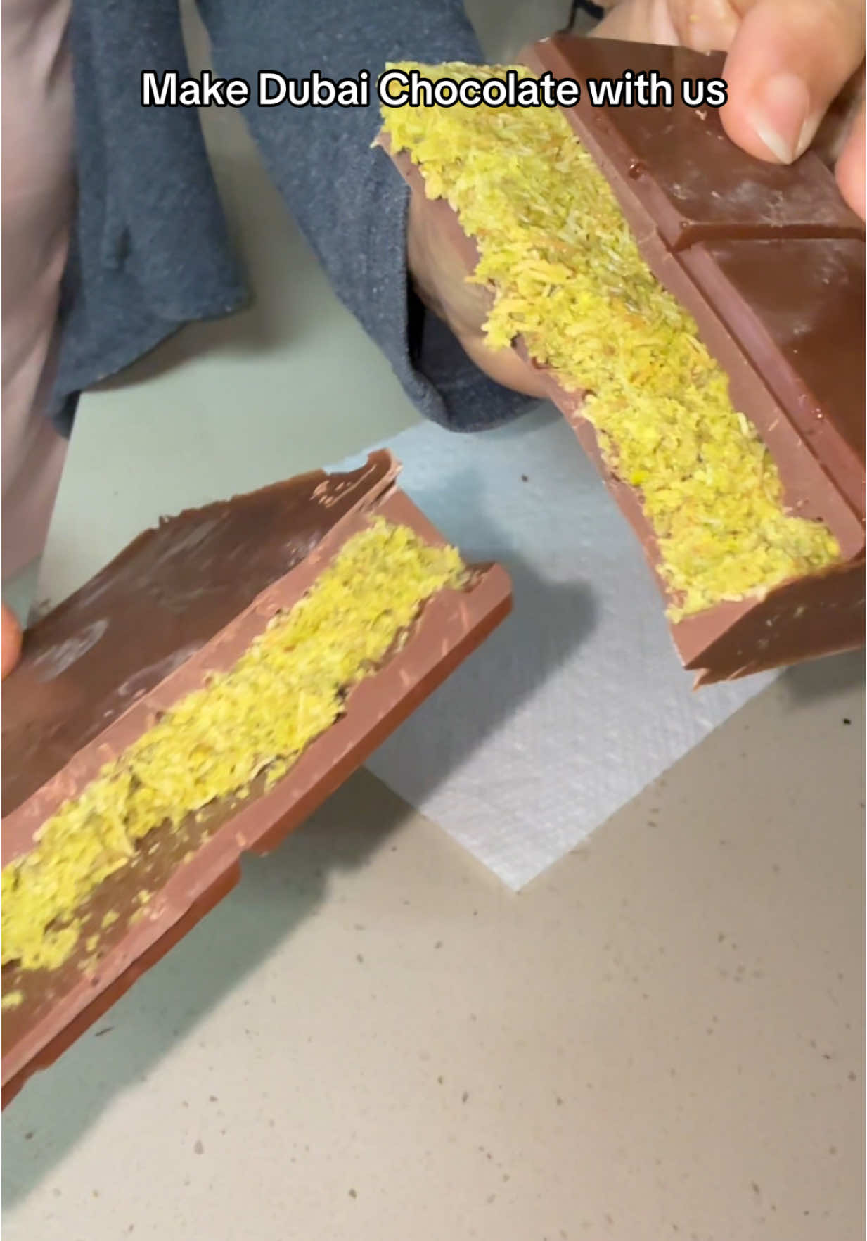 #dubaichocolate #dubaichocolatebar 