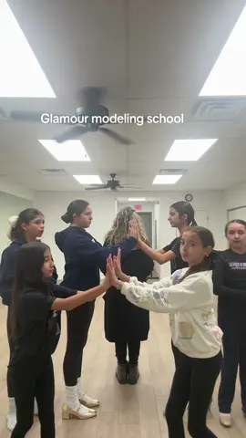 The last five minutes of class ##glamour #modelingagency #schoolhairstyles ##funny #moldelingclass 