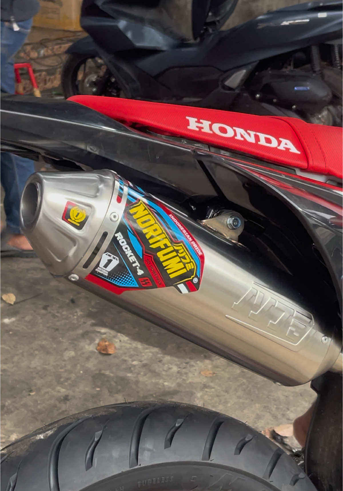 Selalu jadi pilihan!👌🏻💯 Norifumi Rocket 4 SS Full System for Crf150l🔥 For Order/Buy via: Market Place  Tokopedia : 1Shop Biker’s Partner Shopee : 1shop_bikers.partner Bukalapak : 1Shop Bikers Partner Tiktok Shop : oneshopbikers Contact us ⤵️ 081348060220 (1Shop Marketing 2) 085787479063 (1Shop Marketing 3) #norifumi #norifumiracing #norifumirocket4 #knalpotnorifumi #crfmodifikasi #crf150 #crfsupermoto #supermoto #supermotomodifikasi #modifikasimotor #1shoppontianak #1shopbikerspartnerpontianak 