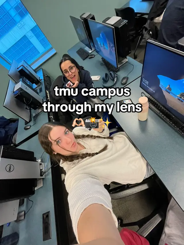 romanticizing dundas square 😛 #tmu #sportsmedia #toronto #tmubold #university #campus 