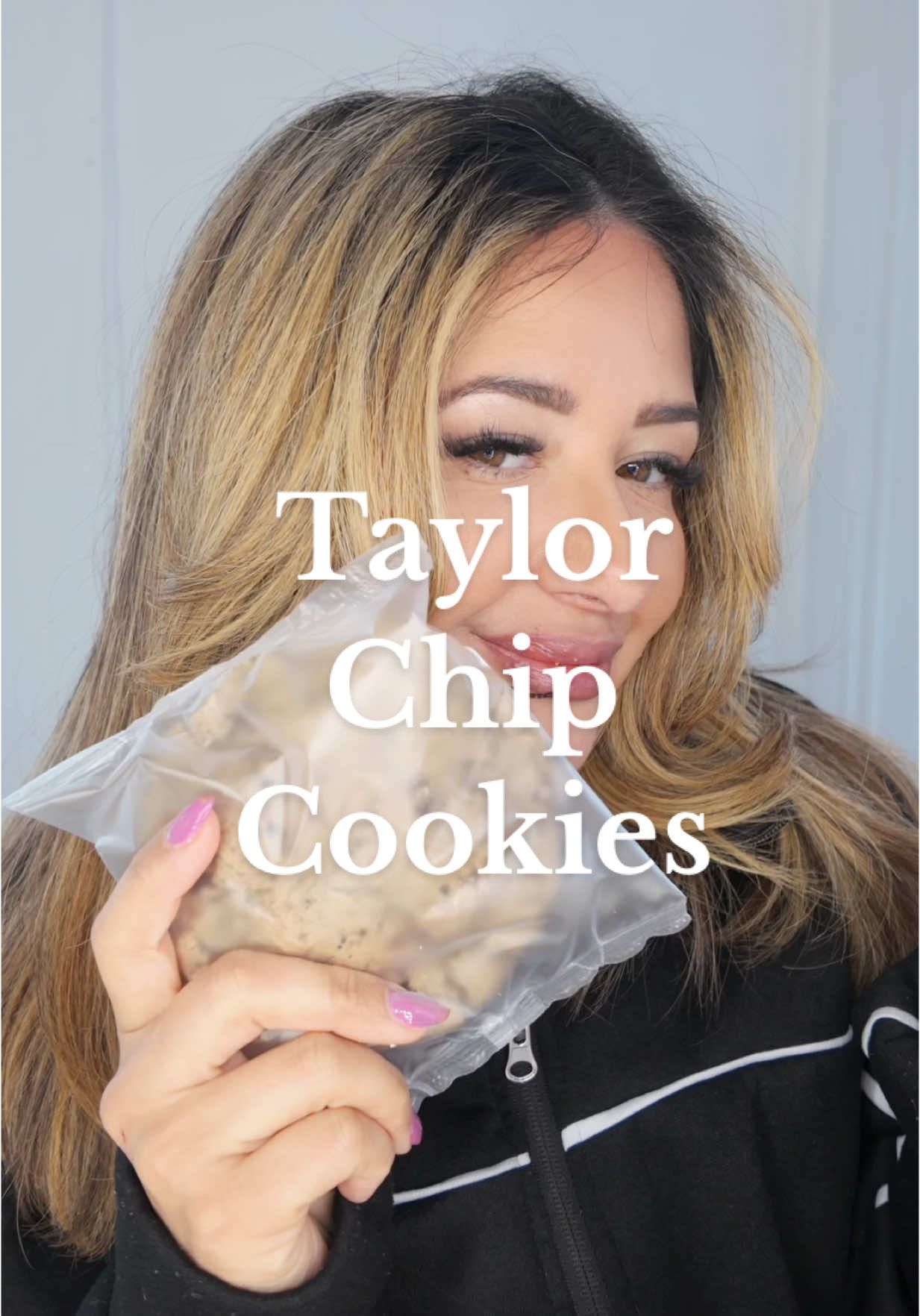 You can also heat the cookies so they are more gooey. But these are so so good!  #tiktokshopcreatorpicks #tiktokshoploveatfirstfind #tiktokshopspringglowup #tiktokshoprestock #cookiesoftiktok 